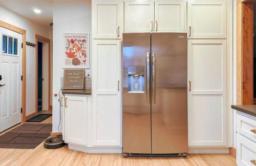 Spacious Arts Crafts Village Home Perfect Summer Base Near Trails Events - Foto 15