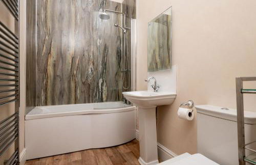 Downwood Vineyard Manor House in Idyllic Countryside - Photo 42