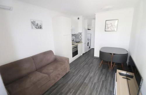 Superbe 2 pièce tout confort - AC, piscine, Park - Foto 9