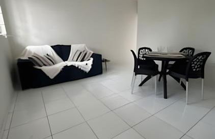 Próx. ao shopping, para 10 pessoas, ar condicionado e garagem APT B - Foto 3