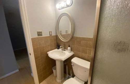 Parkside Alexandria Townhome - 3br free parking - Foto 51