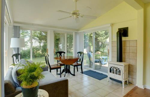 Family-Friendly Cottage, Walk to the Beach! - Foto 15