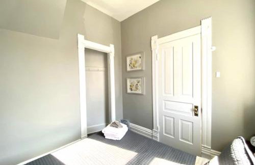Walk to Wrigley 3BR1BA Sleeps 8 Free Parking - Foto 18