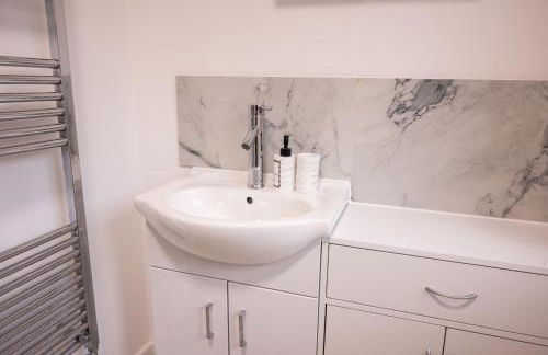 Conyngham Villa, Luxury Detached House, 6 Beds, 4BR,Large garden, Parking - Sleeps 8 - Foto 20