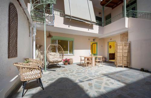 Central, Calm with Courtyard - Foto 57