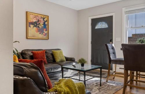 3BR Home 2 Baths Bonus Room, Minutes to NYC - Photo 8