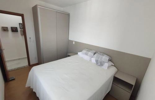 Apartamento na praia, 2 quartos e área de lazer - Foto 80