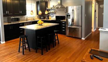 Spacious 4BR Retreat Yard, BBQ & Prime Location - Foto 2