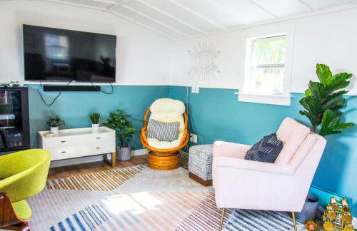 Luxurious Bohemian Bungalow in Lincolnville - Mins from Downtown! - Photo 10