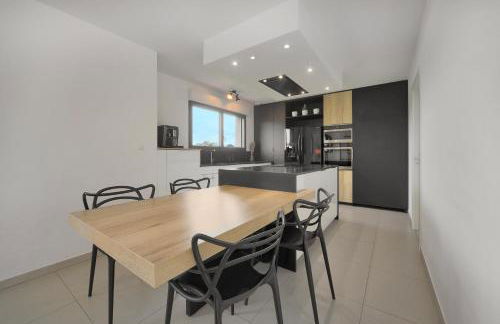 La Villa Sainghin - Piscine et Jacuzzi Privé - Foto 12