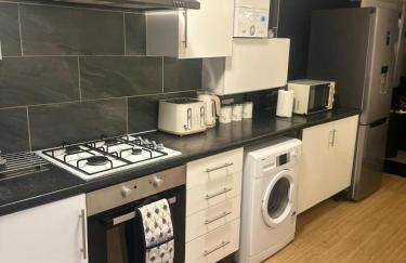 4BDR House By Homesy - Short Term Rental Cardiff - Ideal for Contractors - Foto 3