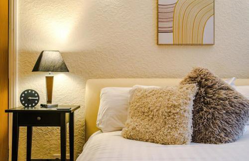 4 Bed House - Sleeps 8 - Free Parking - Manchester - Foto 30