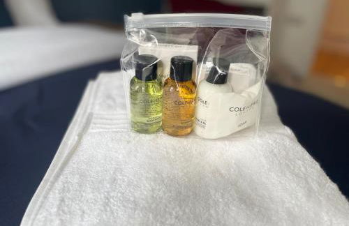 Elegant Windsor Flat - Short Walk to Windsor Castle, River Thames & Train Station - Foto 18