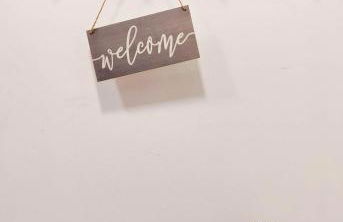 Flair Apartments 'FACHWERK & FLAIR' - Altstadt-Apartment 78 qm für Urlaub oder Geschäftsreise, Innenstadtlage, ruhig, modern, 900 m Bahnhof, 24 Std Check-in, WLAN, Streaming, Küche, Regendusche, 2 x Doppelbett, direkt am neuen Markt in der Altstadt - Foto 3