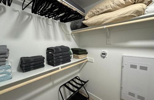 Luxe Deco Haven with Pool, Gym & Parking Close to Disneyland - Foto 57