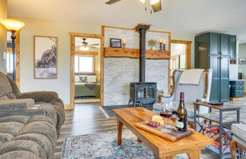 Idyllic Rye Cabin Deck with Mountain Views! - Foto 7