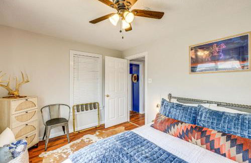 Walk to Main Street Cottage with Deck in Bandera! - Foto 9