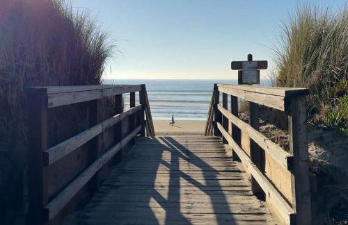 Oceanview Luxury - 5BR - Hot Tub - Steps to Beach - Foto 3