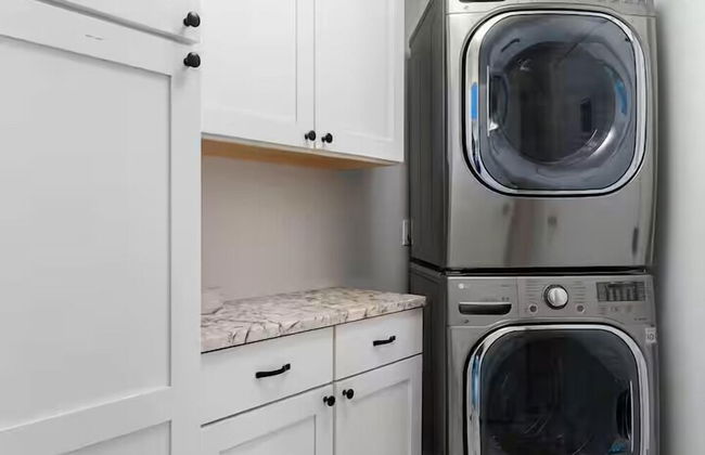 The Luxe Lake House - Photo 3