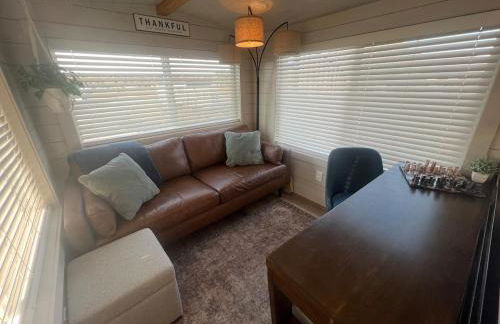 Access Zion & Bryce! Tiny Home with Rooftop Deck and Hot Tub - Foto 24