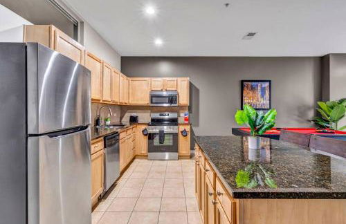 HUGE Luxe Downtown Flat: Pool Table & Parking - Foto 30