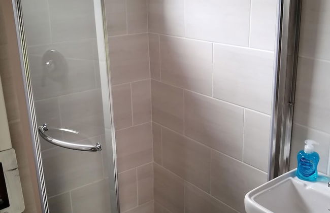 Room in B&B - Immaculate and Beautiful Chalet - Fully Equipped - Photo 1