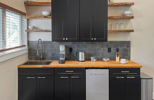 Lakeside Lodge with Studio Apartment - Foto 35