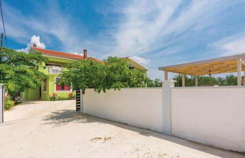 Six-Bedroom Holiday Home In Sv Filip I Jakov - Foto 17