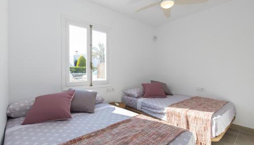 Chalet a 150m de la playa y piscina privada - Foto 2