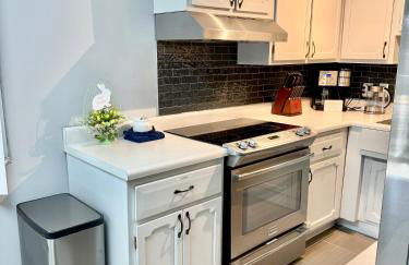 Delightful 3 Bd Home with King size bed, hot tub, playground! - Foto 15