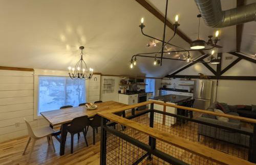 Hay Loft in Historic Barn - 4 Minutes to Legoland - Foto 5
