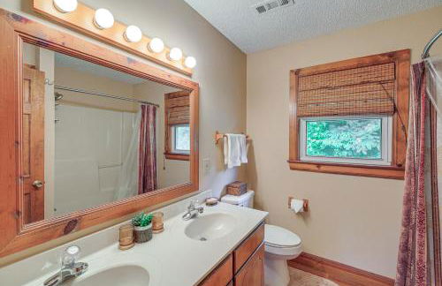 Peaceful Bluff City Retreat with Fire Pit and Grill - Foto 17