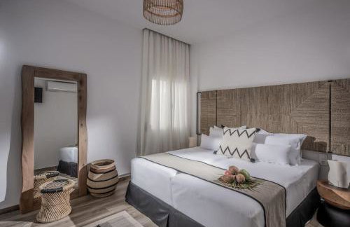 Khroma Luxury Suite 3- Beach front apartment - Photo 20