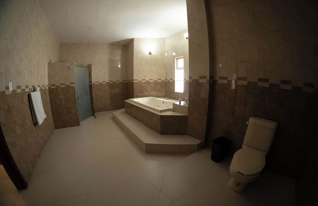 16, Suite With Jacuzzi - Photo 12
