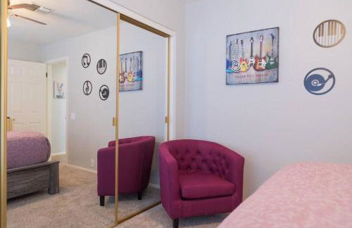 Cozy home with pool, fire table, BBQ, RV parking - Foto 30