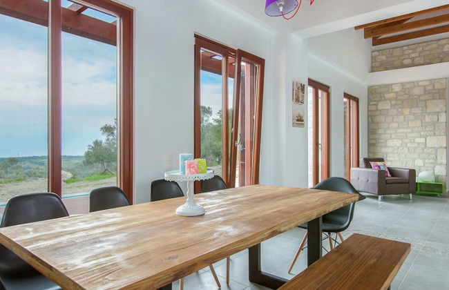 Villa in Arkadi With Pool Near the Sea - Photo 18