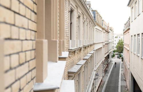 Apartments am Neuen Theater - Parkplatz nach Verfügbarkeit - Altstadt - Küche - Wifi - Powered by Ko-Living - Foto 8