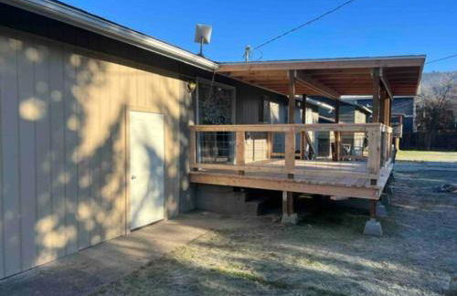 Photo Op with Sasquatch 2 min to walk Silver Mtn - Foto 40