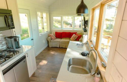 Charming Little House at Buckleberry View EV Recharge Gorgeous View Hot Tub - Foto 20