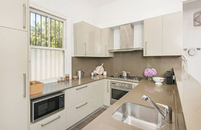 Historic 1890s House With Terraced Backyard Deck H346 - Photo 7