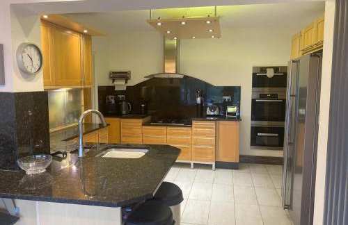 Dog-Friendly Country Home, Woodburner, Private Fields & Hot Tub! - Photo 12