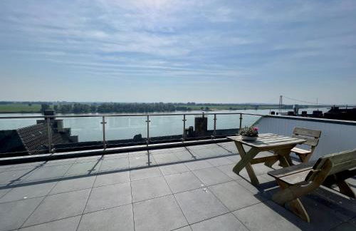 PANORAMA - Exklusives Apartment an der Promenade mit Dachterrasse & Rheinblick - Photo 2