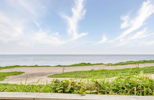 Beautiful Seaside Holiday Home - Photo 18