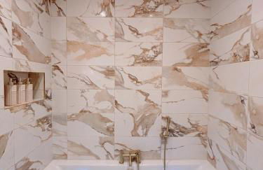 Luxury 2 bedroom Leeds City Apartment with Free parking & Jacuzzi bath - Foto 11