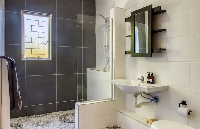 Lush Suburban Paradise - Deluxe Unit - Foto 12