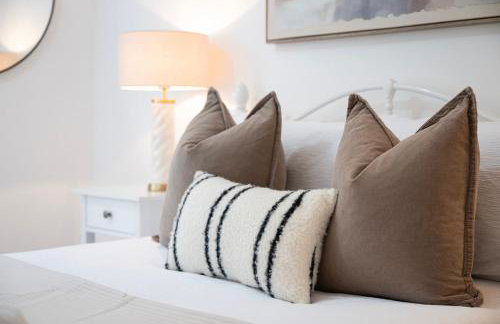 Charming 3BR Cottage Sleeps 8 - 15 Mins to Centre - Foto 32