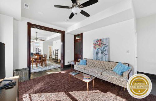 Trendy City Escape Perfect St Louis Location - Photo 1