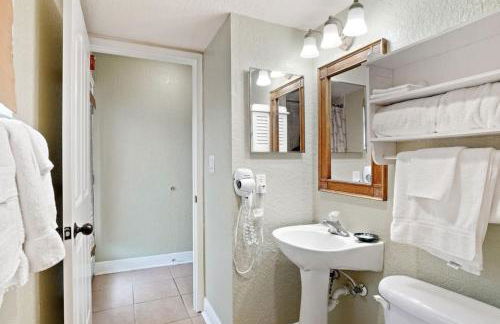 Beso Del Sol Beauty Studio Oasis in Dunedin 409 - Foto 12