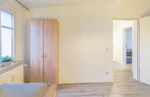 A place to stay - single beds, tv - Foto 13