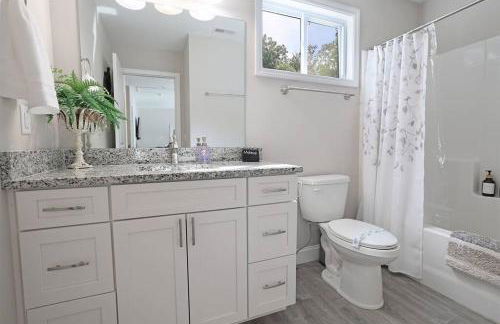 Bungalow Dream w Hot Tub, Fenced Yard & Fire Pit - Foto 8